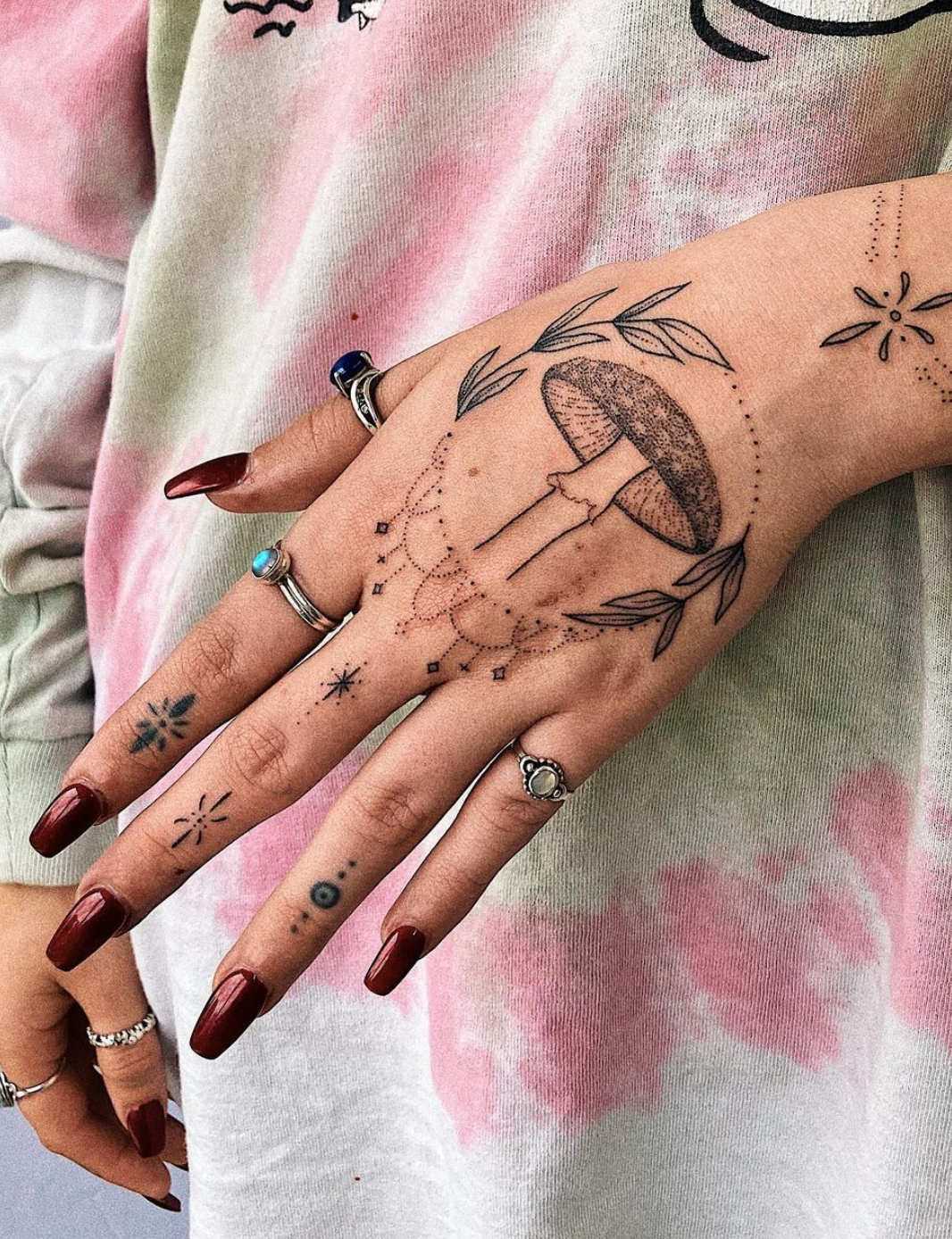 Healing Your Hand and Finger Tattoos the Proper Way - Lucky DeVille Tattoo